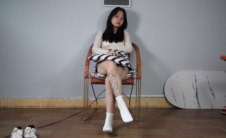 【网盘】[Pary学生模拍]视频004 小怡脱下白棉袜展示36码白嫩原味脚丫