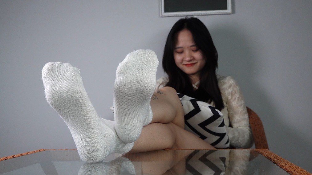 【网盘】[Pary学生模拍]视频004 小怡脱下白棉袜展示36码白嫩原味脚丫