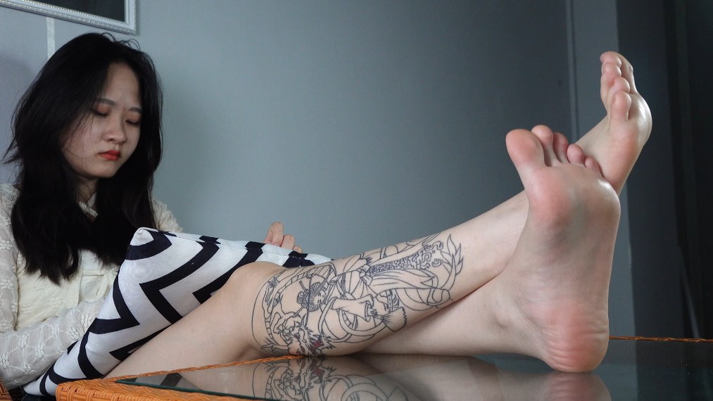 【网盘】[Pary学生模拍]视频004 小怡脱下白棉袜展示36码白嫩原味脚丫