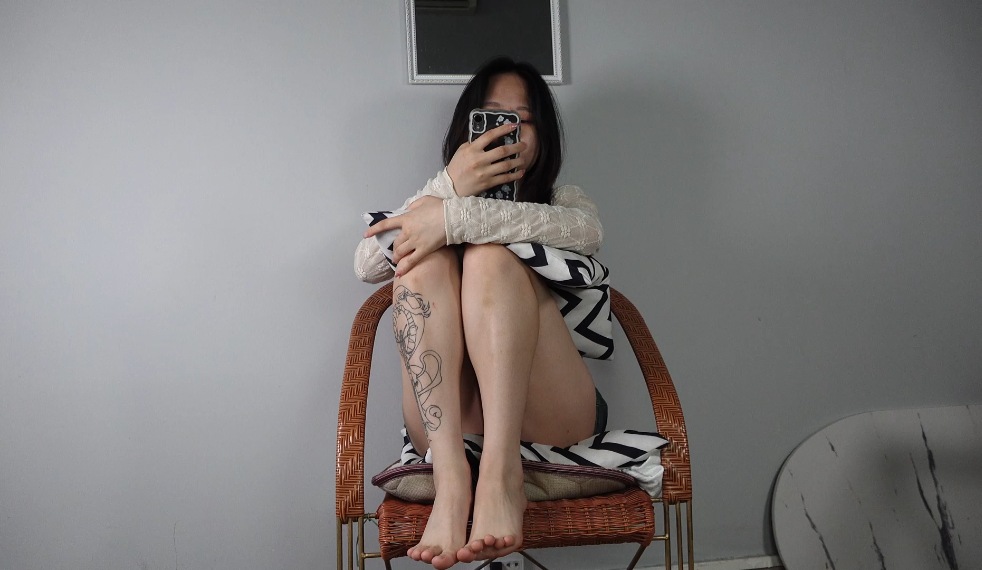 【网盘】[Pary学生模拍]视频004 小怡脱下白棉袜展示36码白嫩原味脚丫