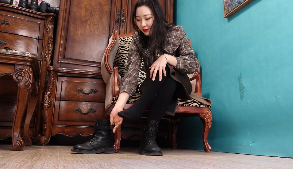 【网盘】[视频] A&#038;F 121-LiuWeiWei展示她的性感裸足