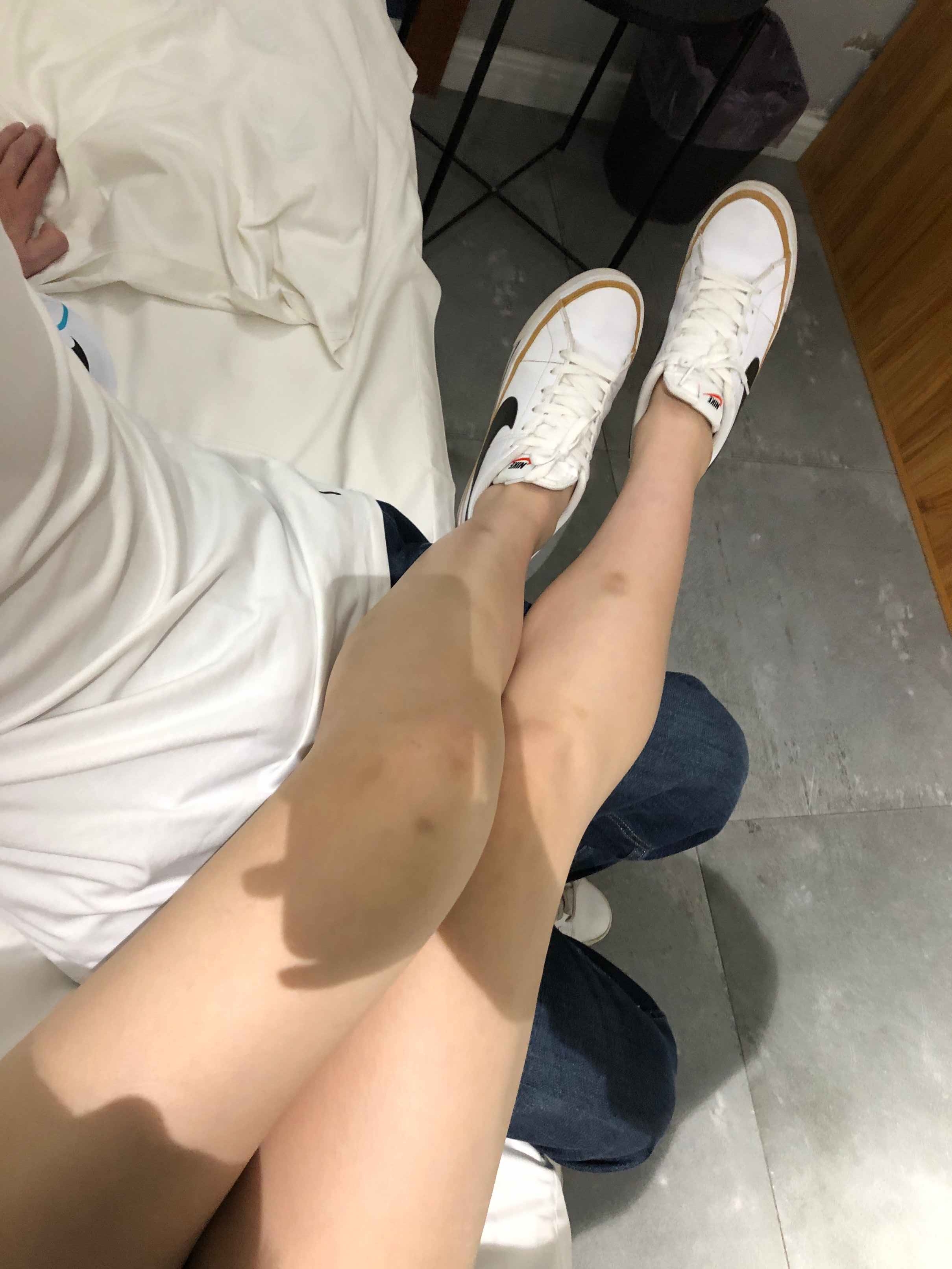 【网盘】老哥约来大四实习长腿美女脱下运动鞋玩舔嫩脚