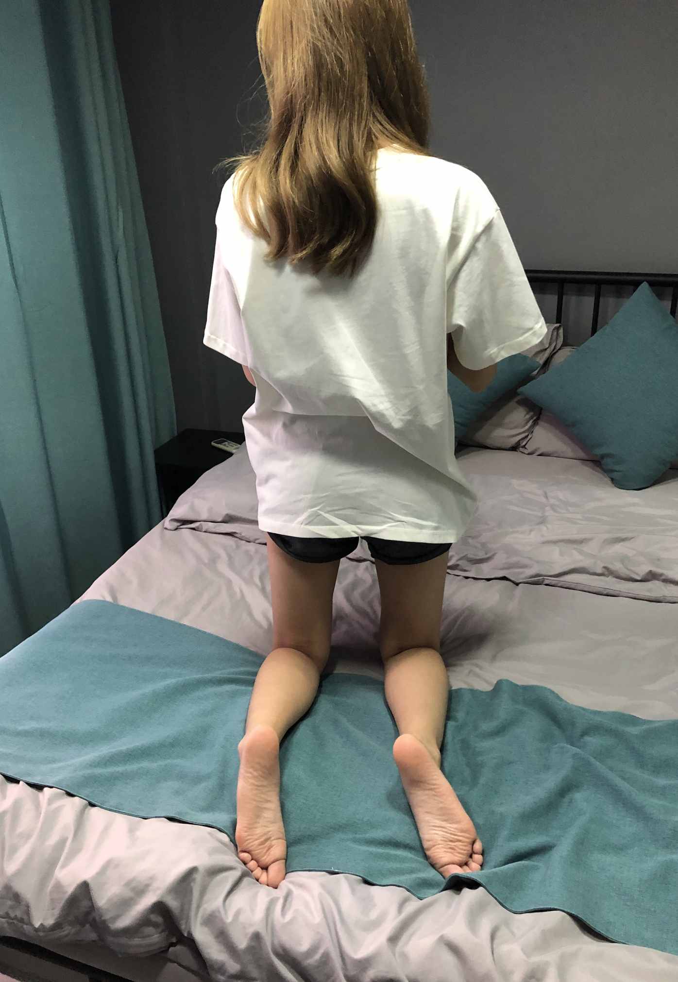 【网盘】约来万粉小网红脱掉夏日短靴激情舔舐美足