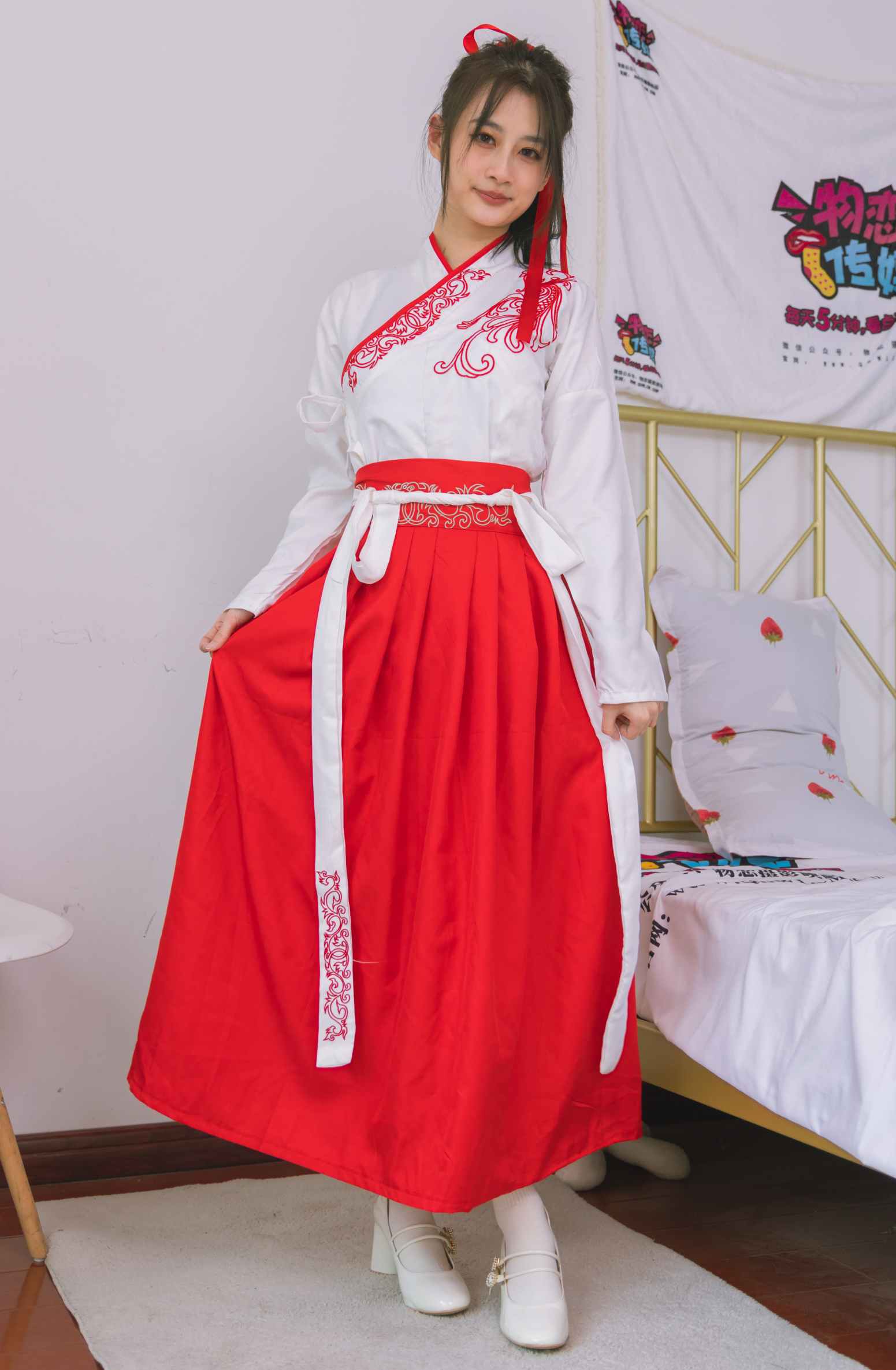 【网盘】物恋传媒 NO.1482 卿卿-红衣少女