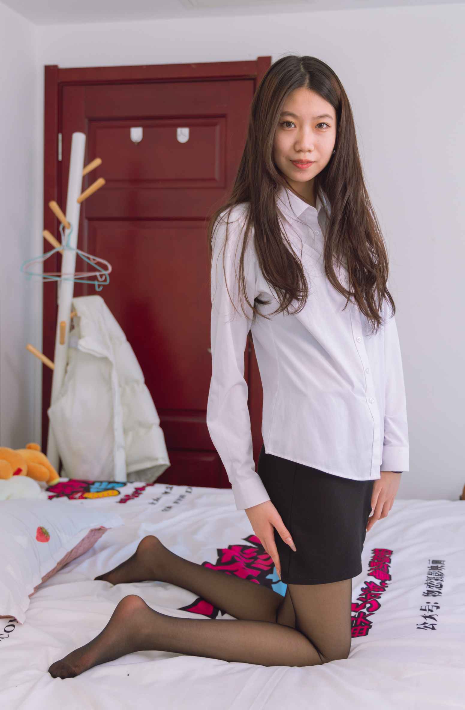 【网盘】物恋传媒 NO.1483 纤纤-渐渐模糊