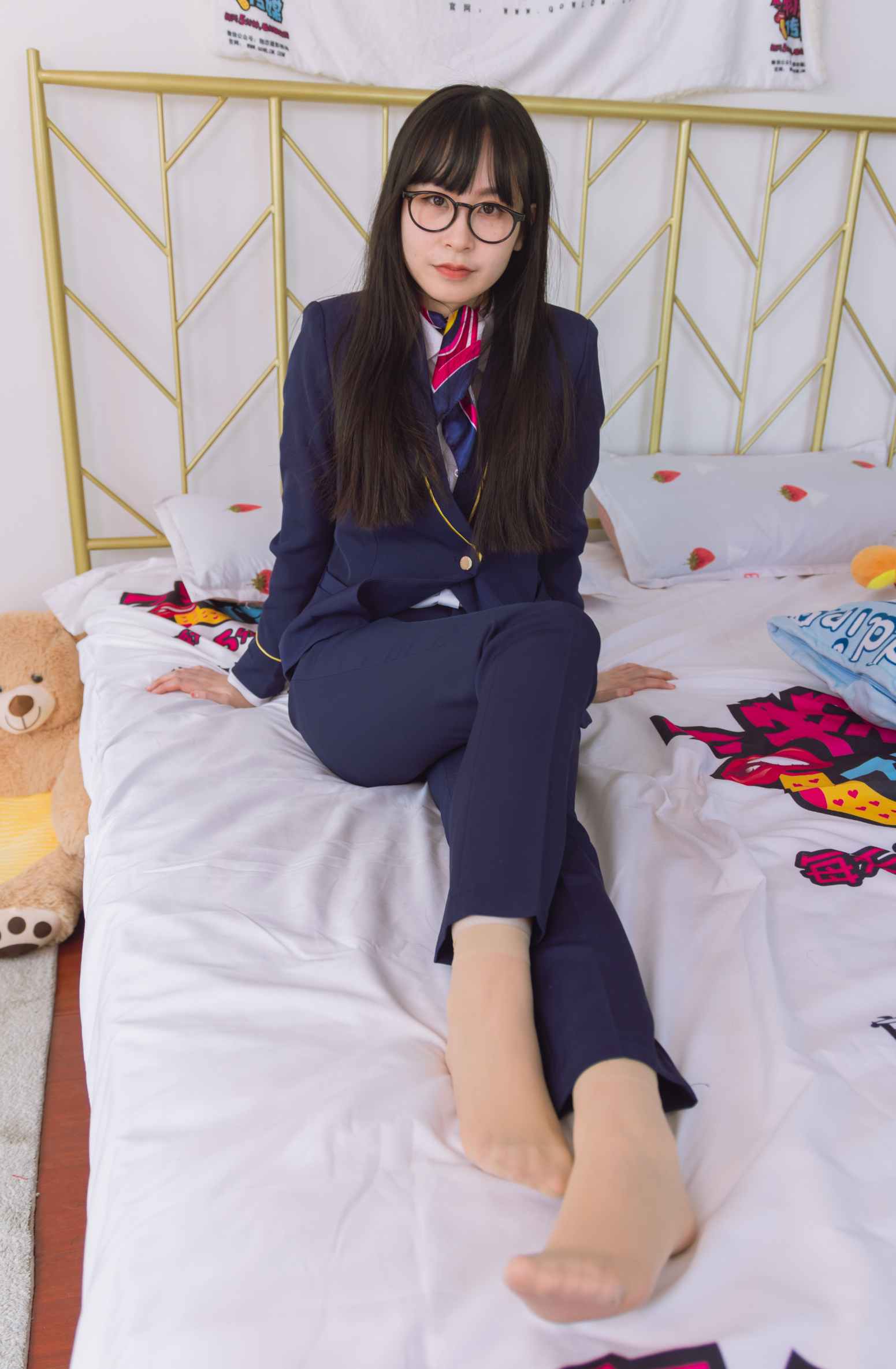 【网盘】物恋传媒 NO.1500 兮兮-银行小秘书