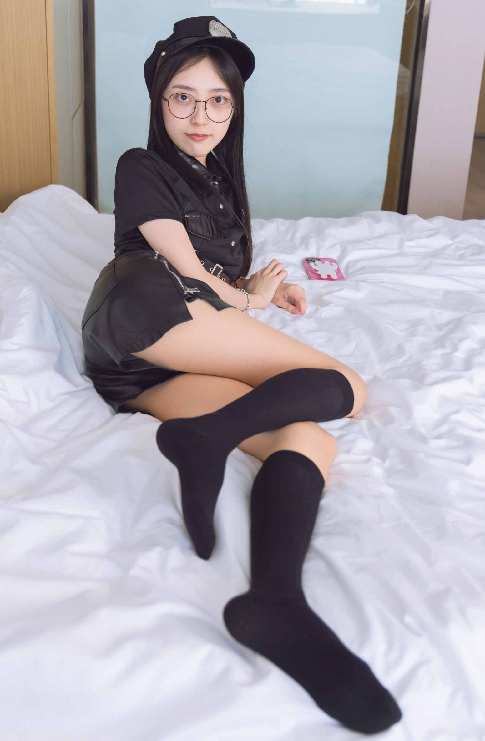 【网盘】[袜啵啵]198期 稚予-皮鞋、黑色小腿袜、高跟鞋、肉丝、小警察服