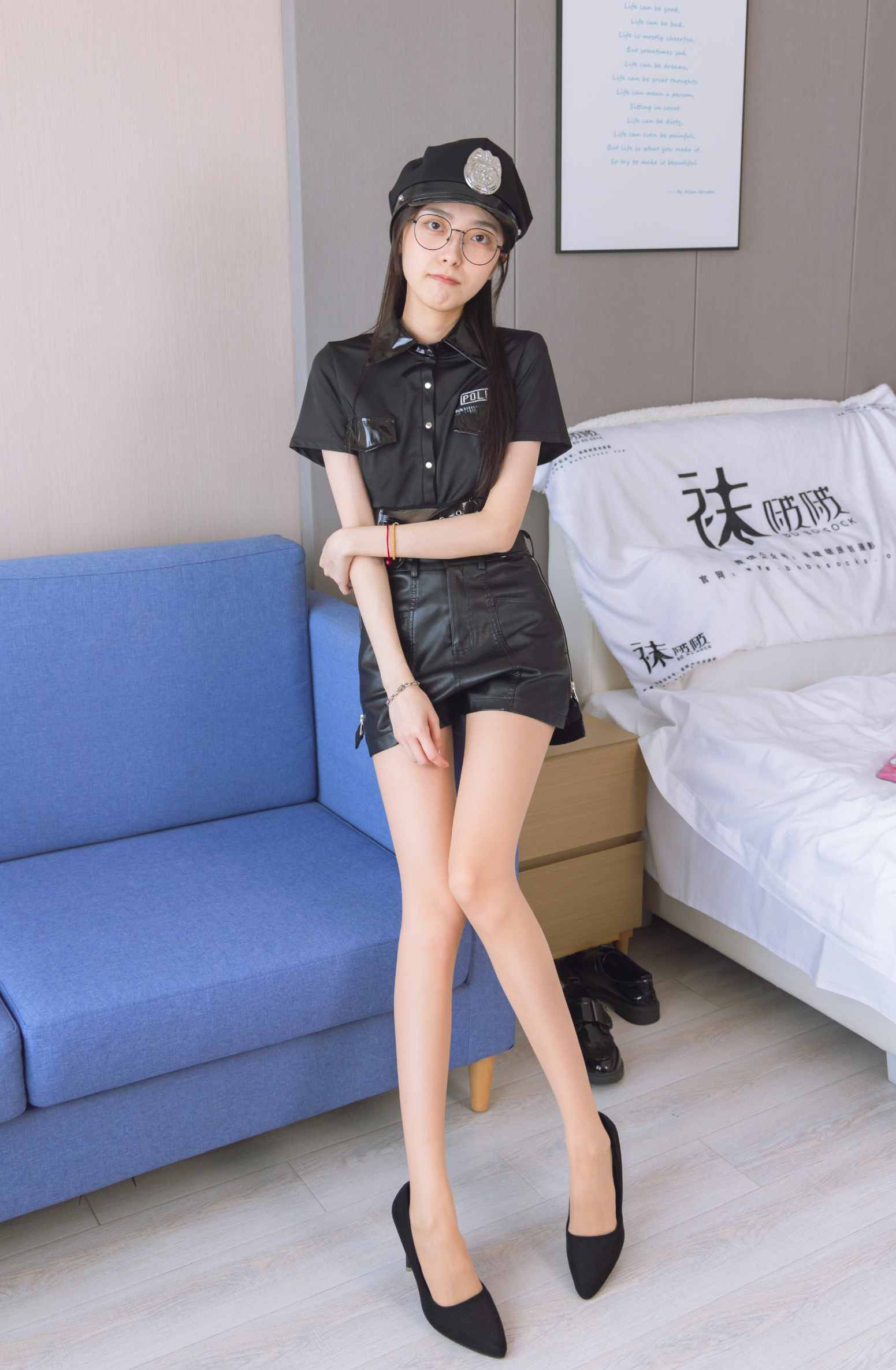 【网盘】[袜啵啵]198期 稚予-皮鞋、黑色小腿袜、高跟鞋、肉丝、小警察服