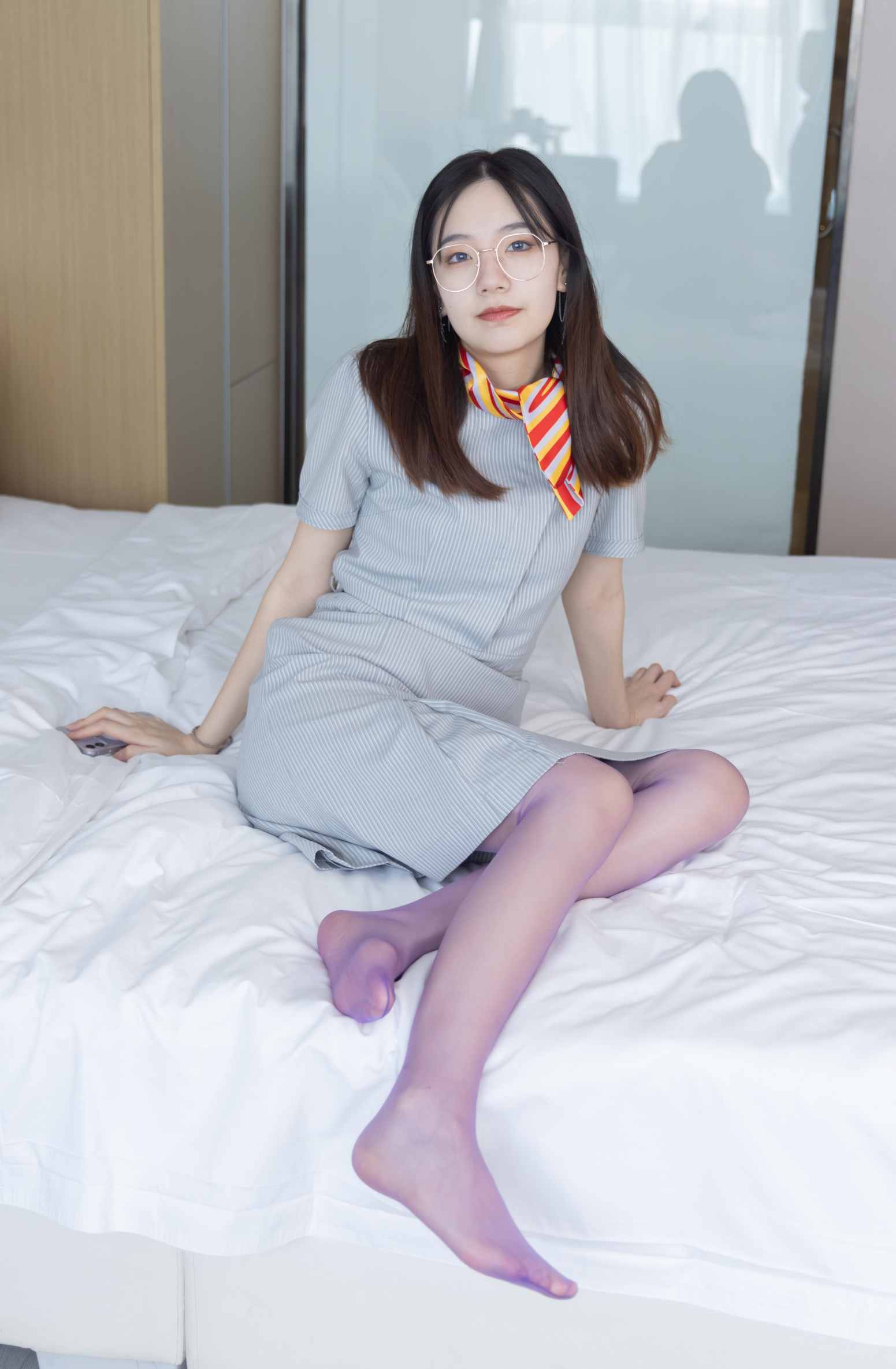 【网盘】[袜啵啵]205期 小甜豆-白色高跟鞋、紫色油亮丝袜