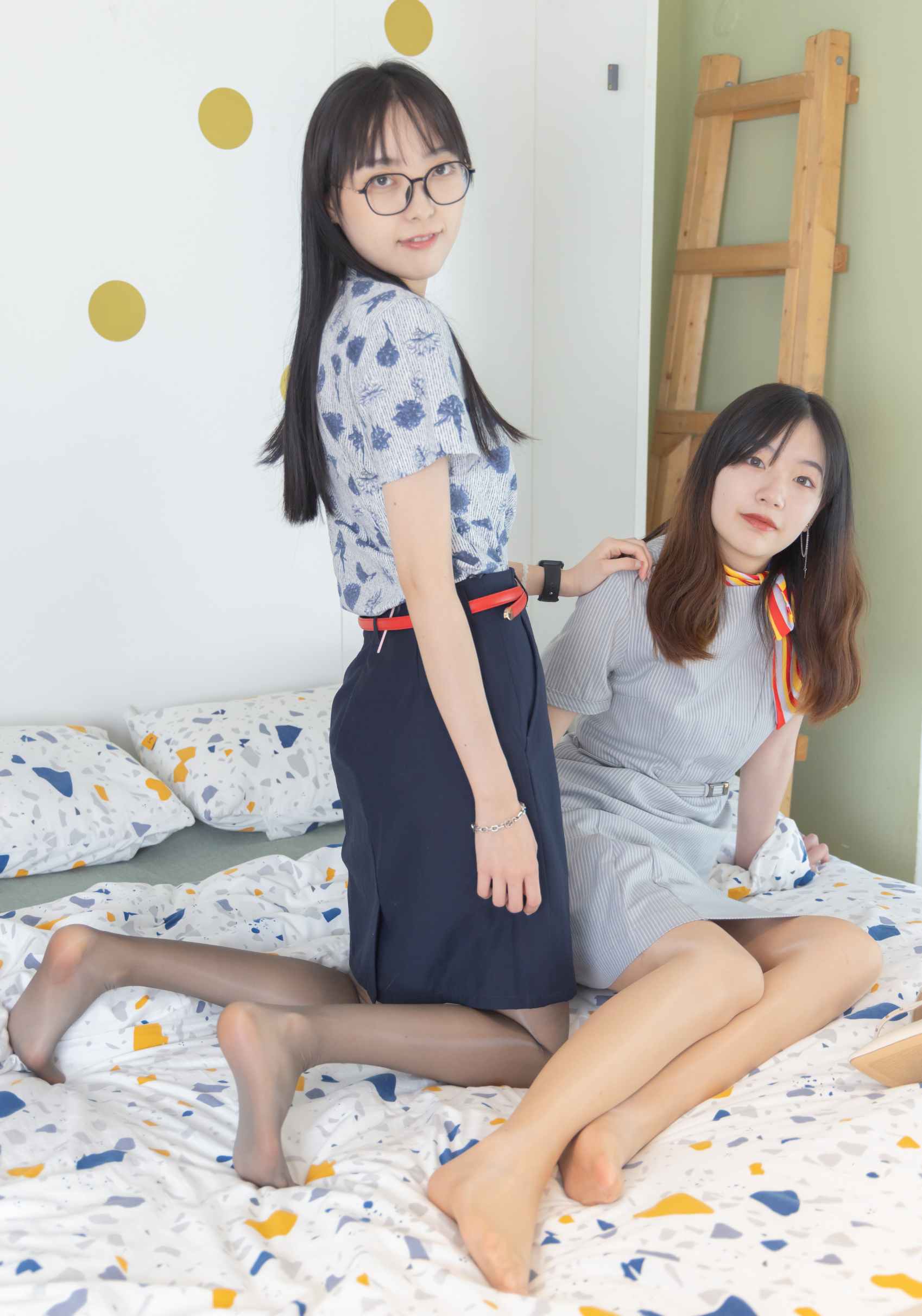 【网盘】[袜啵啵]209期 小甜豆稚予-五一快乐哦