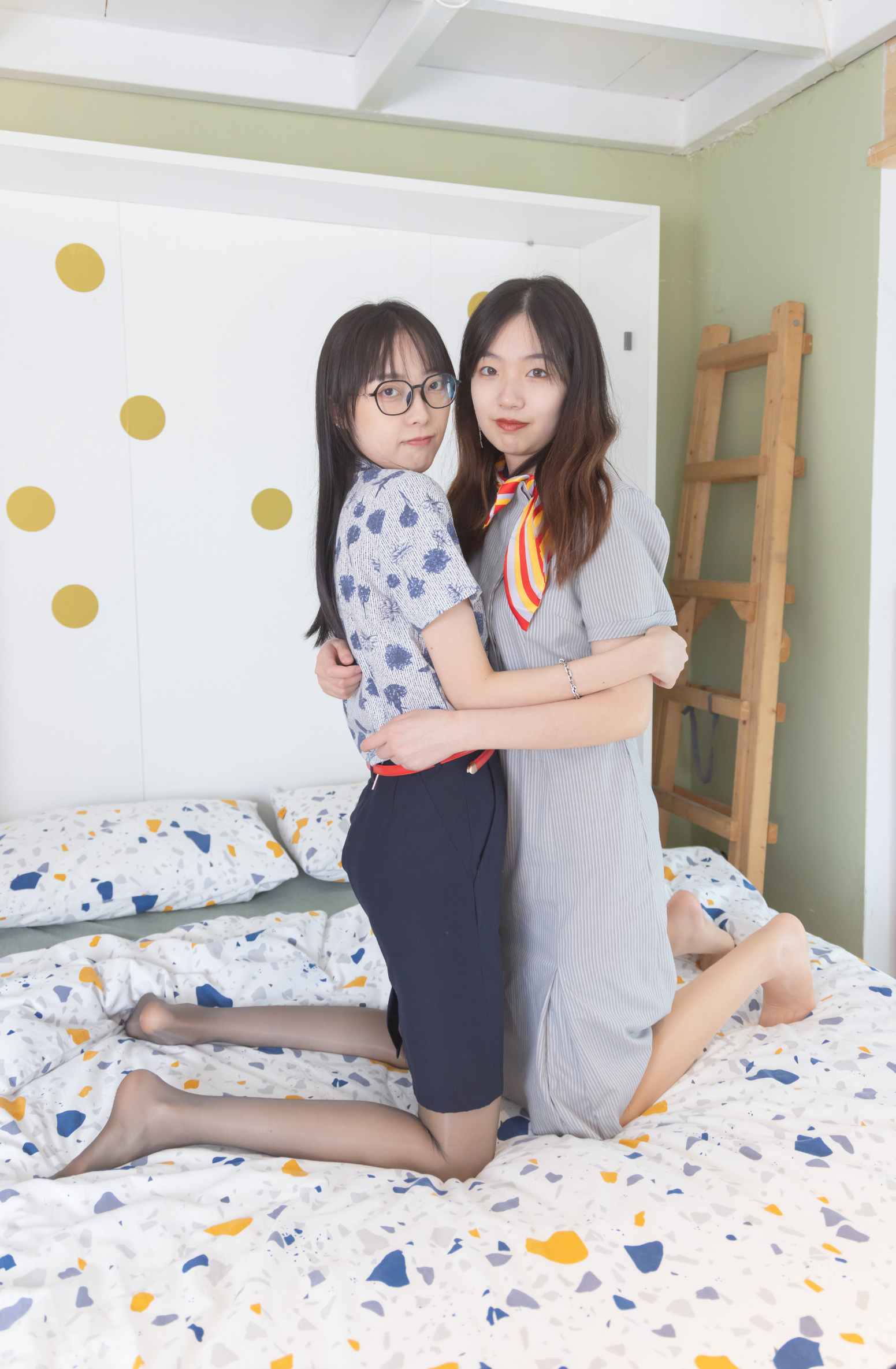 【网盘】[袜啵啵]209期 小甜豆稚予-五一快乐哦