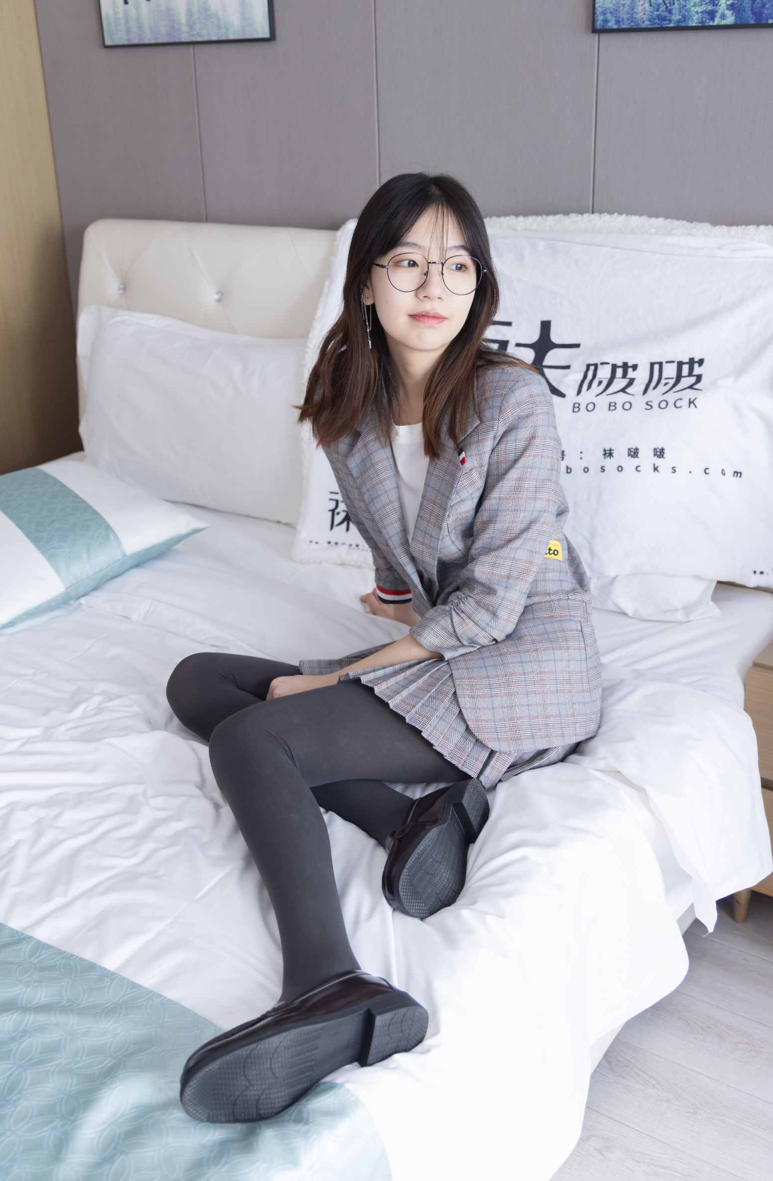 【网盘】[袜啵啵]210期 小甜豆-皮鞋、厚灰丝、ol装