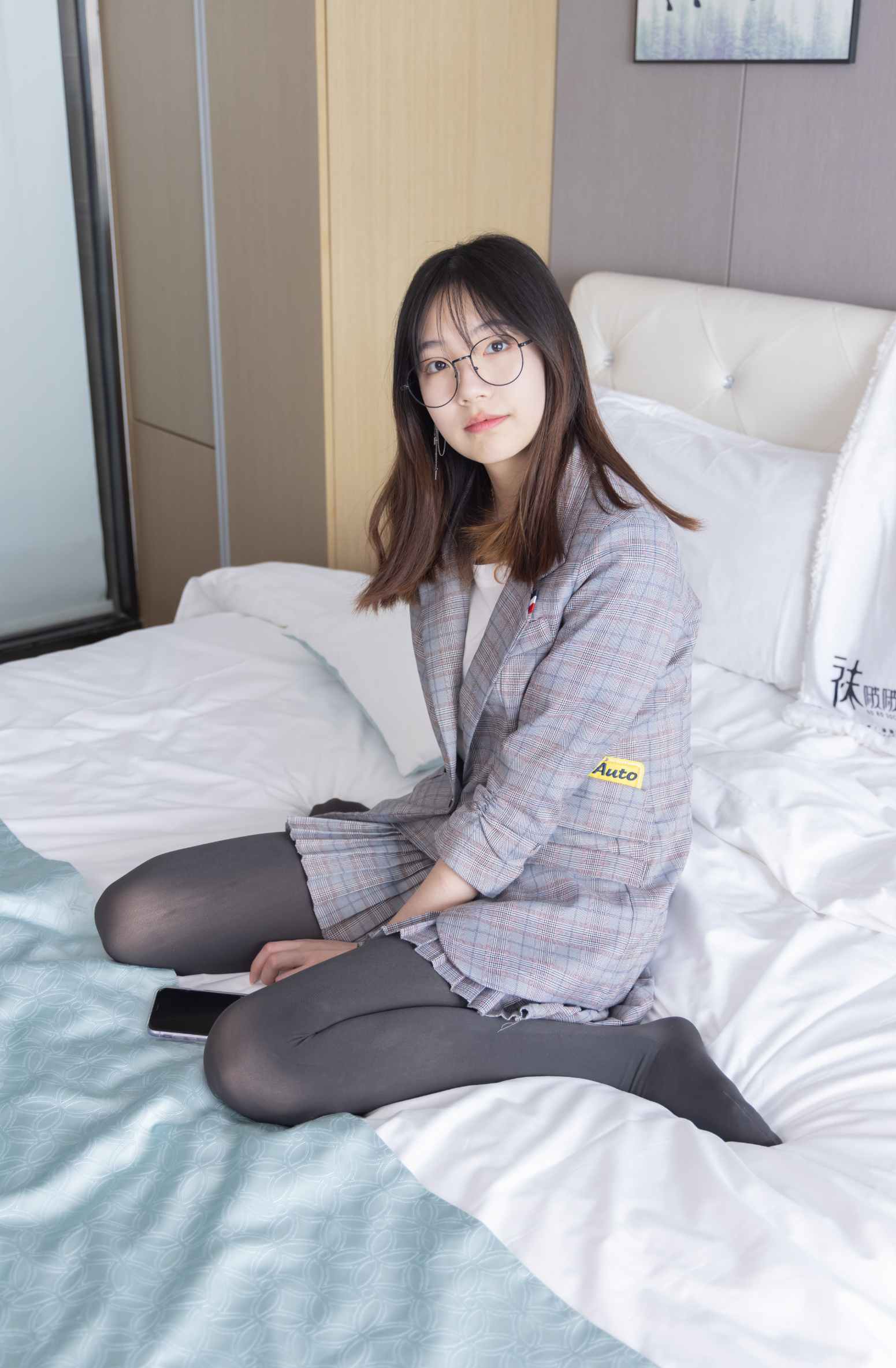 【网盘】[袜啵啵]210期 小甜豆-皮鞋、厚灰丝、ol装