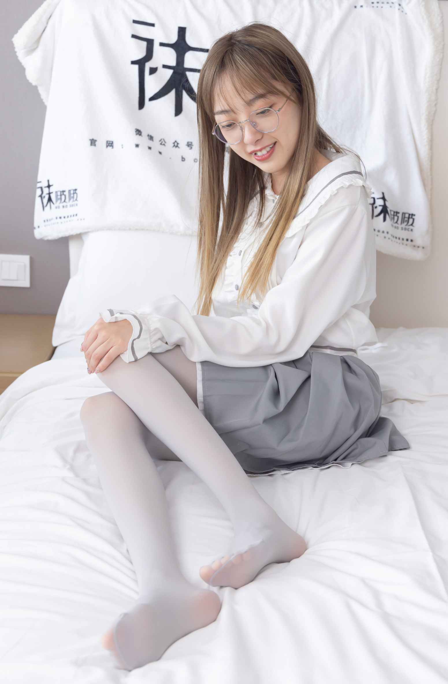 【网盘】[袜啵啵]213期 稚予-黑皮鞋、厚灰丝