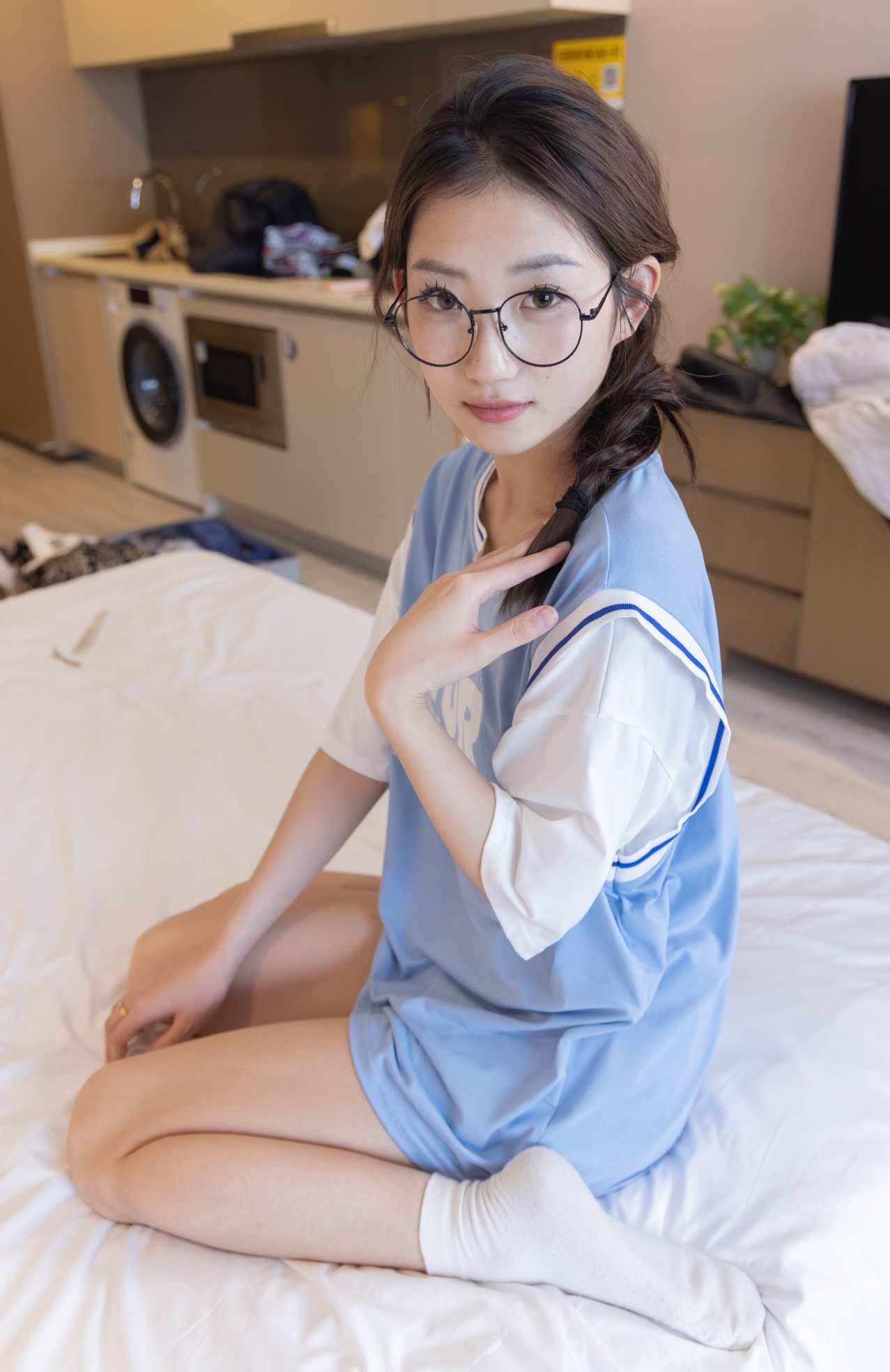 【网盘】[袜啵啵]217期 小沫-高跟鞋、皮鞋、短肉丝、自然穿脏白棉袜