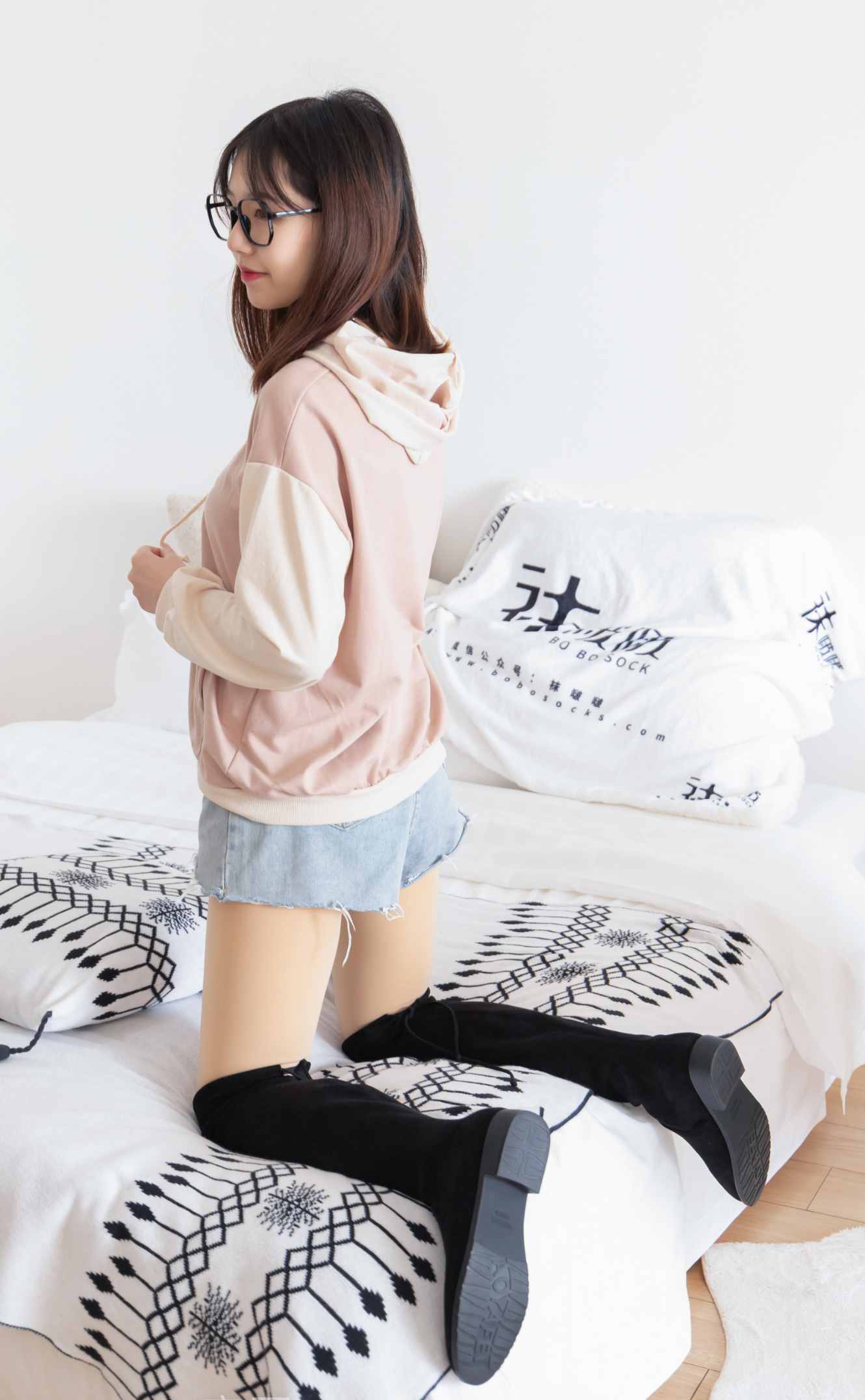 【网盘】[袜啵啵]218期 小甜豆-长靴、厚肉丝