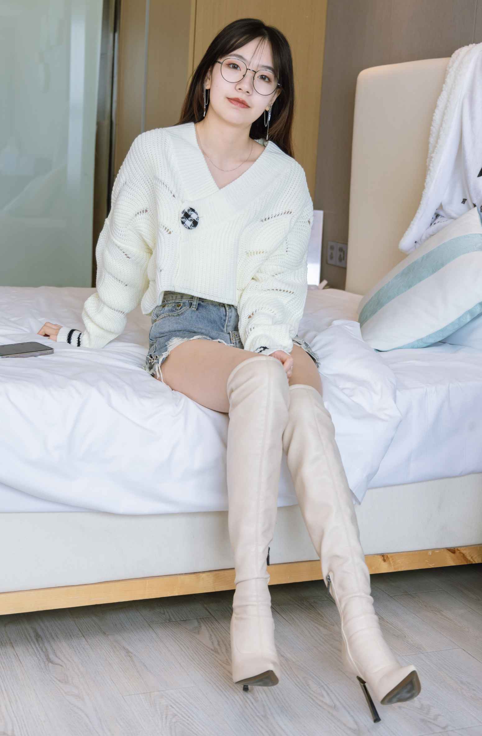 【网盘】[袜啵啵]222期 小甜豆-长靴、白棉袜、裸足