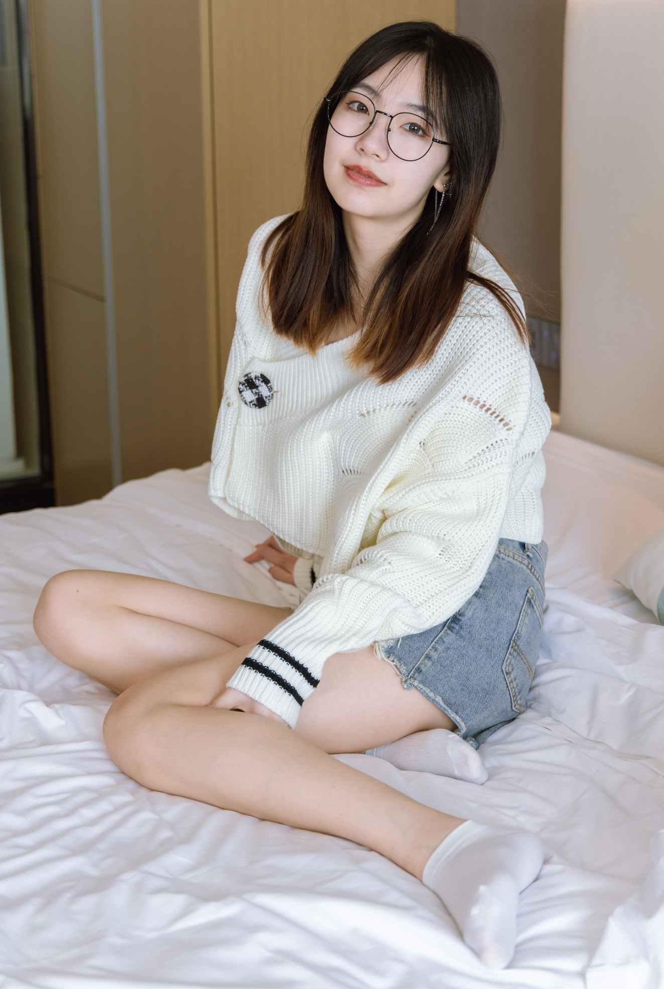 【网盘】[袜啵啵]222期 小甜豆-长靴、白棉袜、裸足