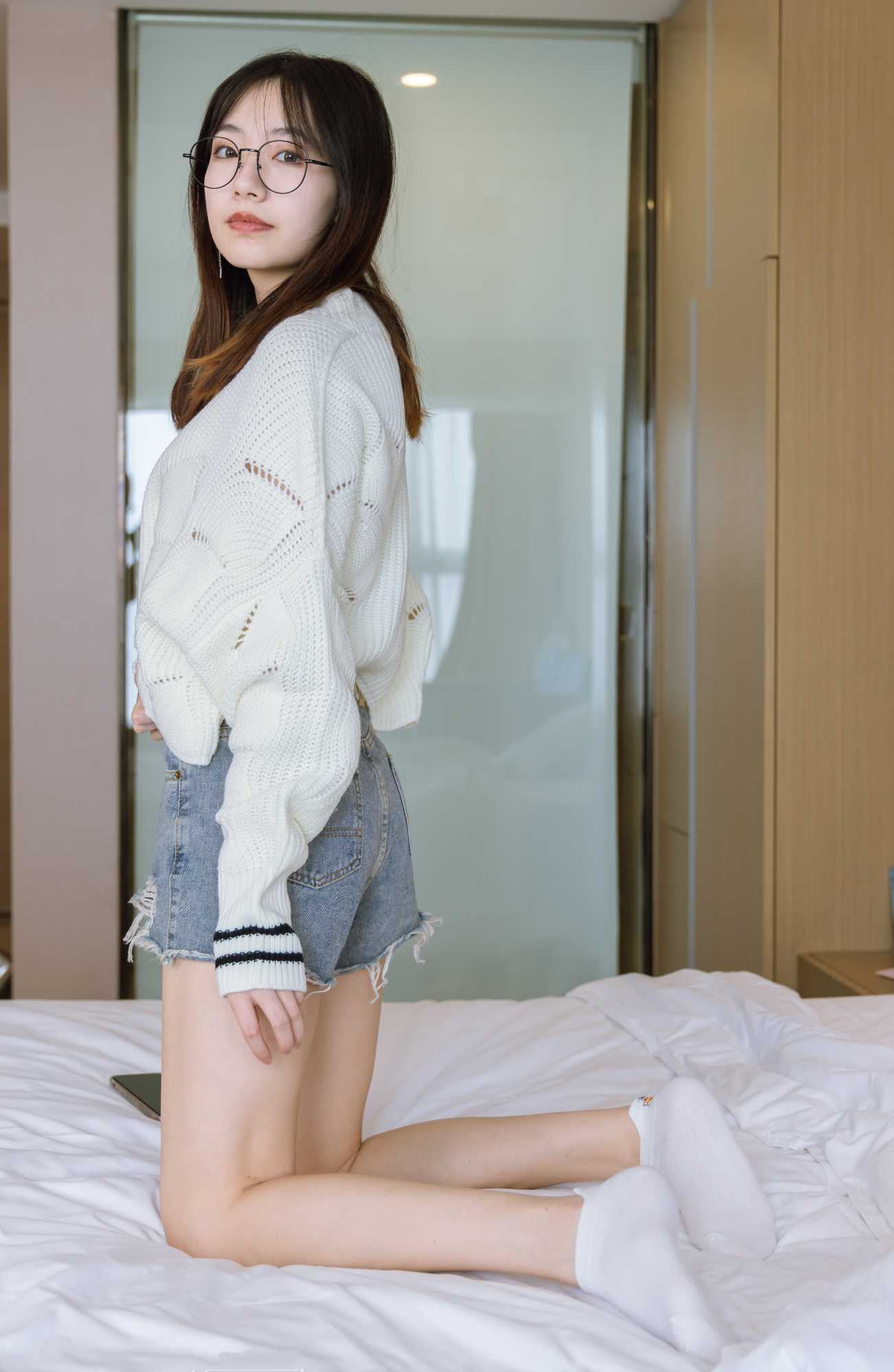 【网盘】[袜啵啵]222期 小甜豆-长靴、白棉袜、裸足