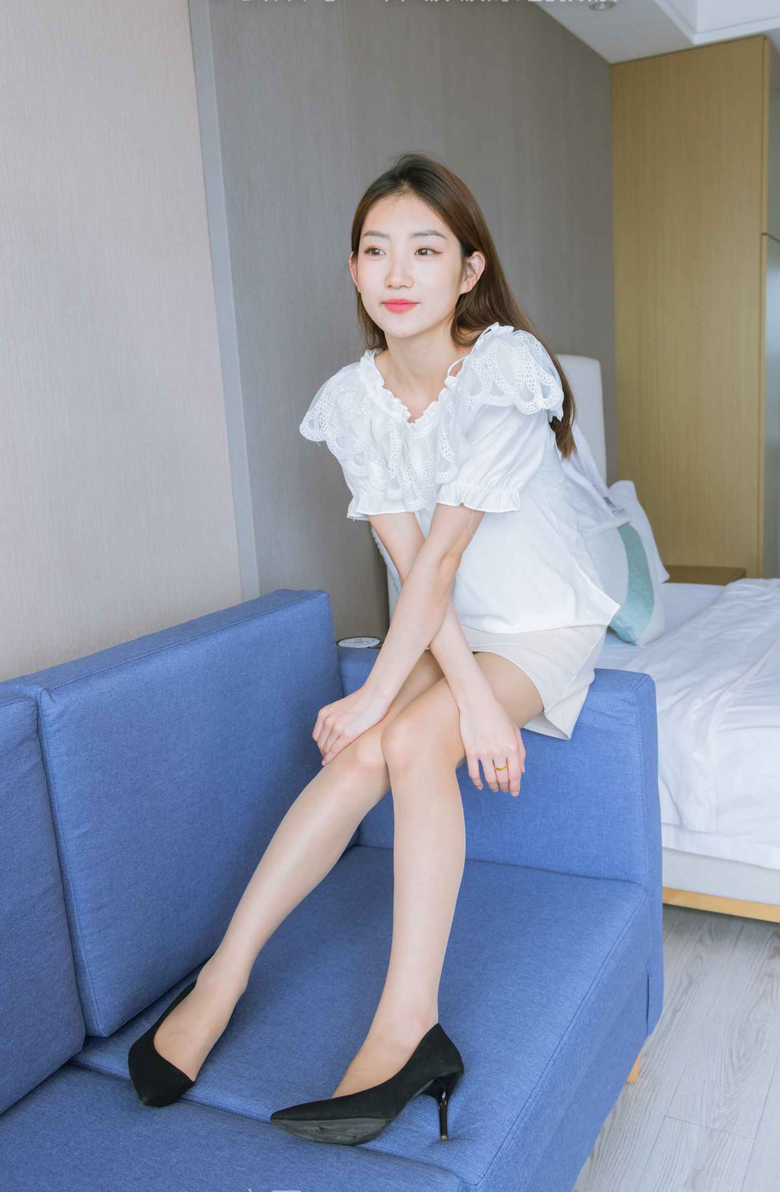 【网盘】[袜啵啵]223期 小沫-高跟鞋、油亮肉丝