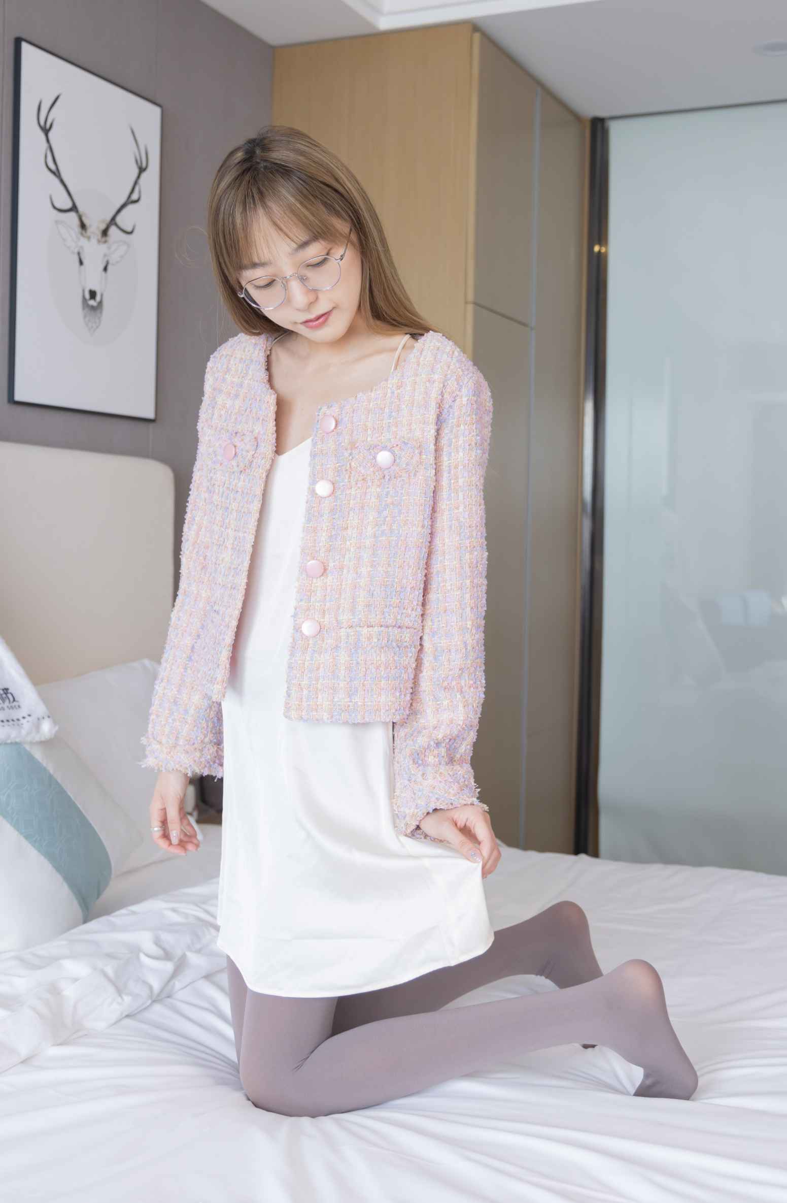 【网盘】[袜啵啵]225期 稚予-两双高跟鞋、厚灰丝