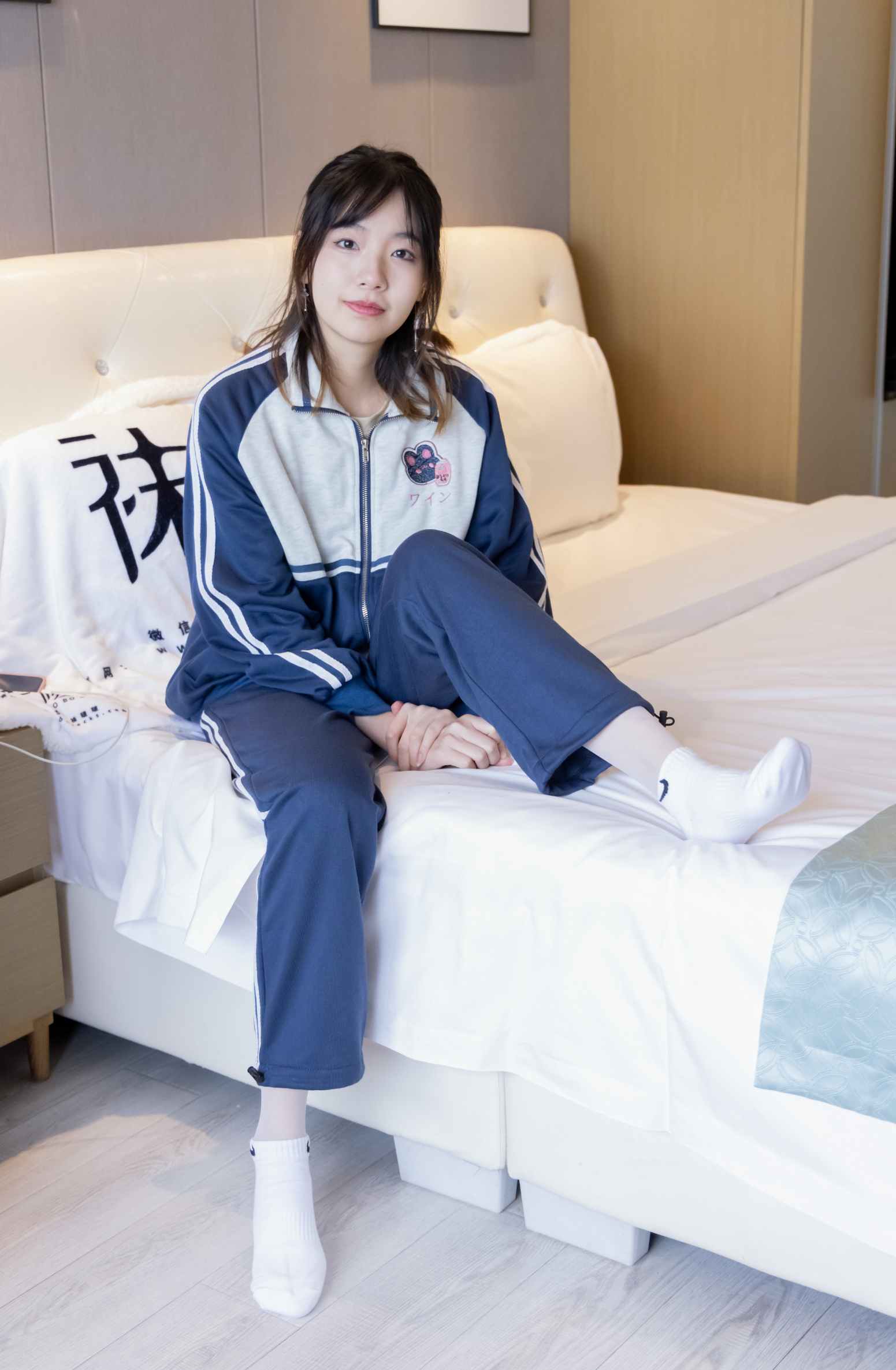 【网盘】[袜啵啵]226期 小甜豆-运动鞋、白棉袜、白丝