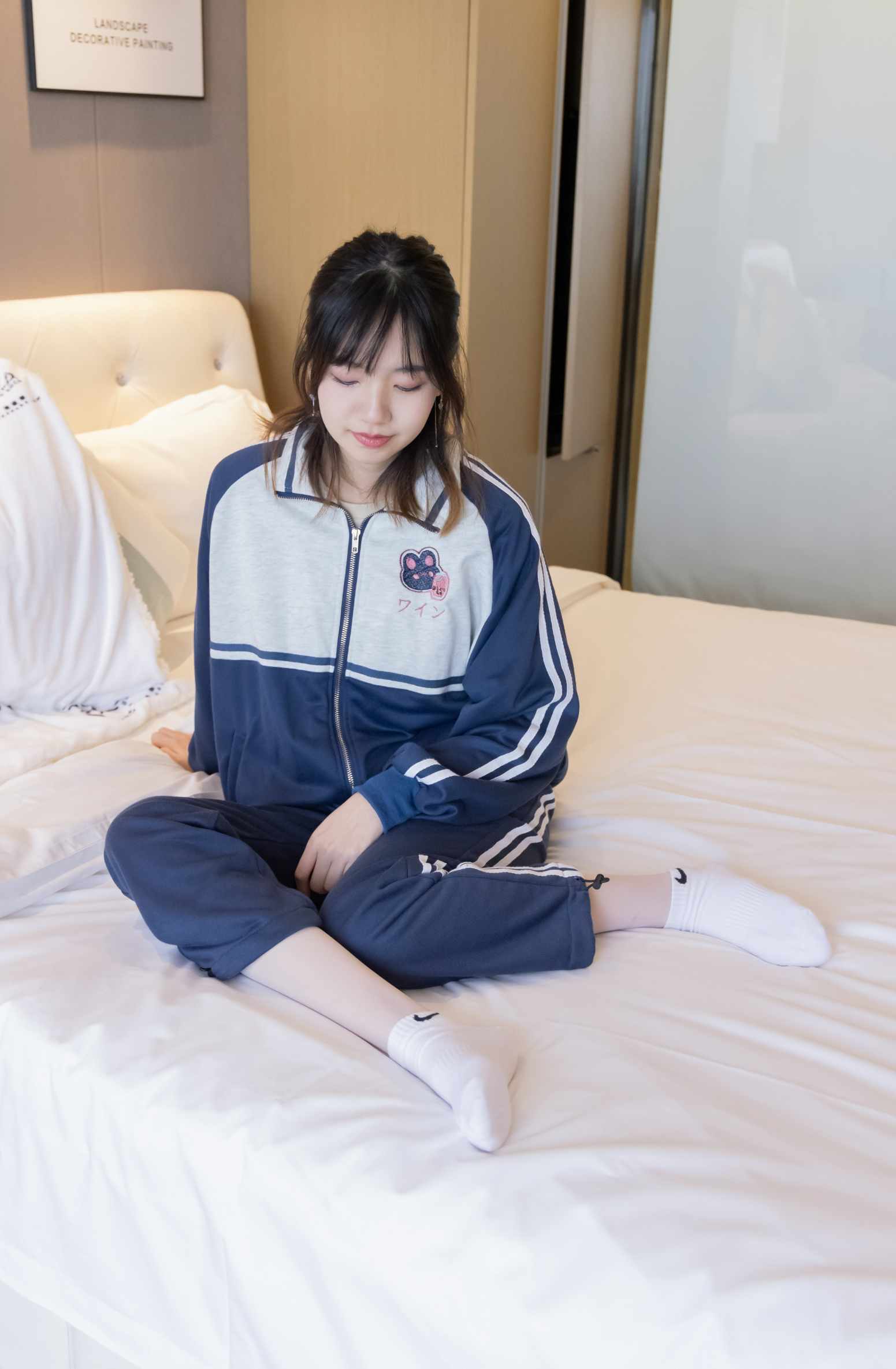 【网盘】[袜啵啵]226期 小甜豆-运动鞋、白棉袜、白丝