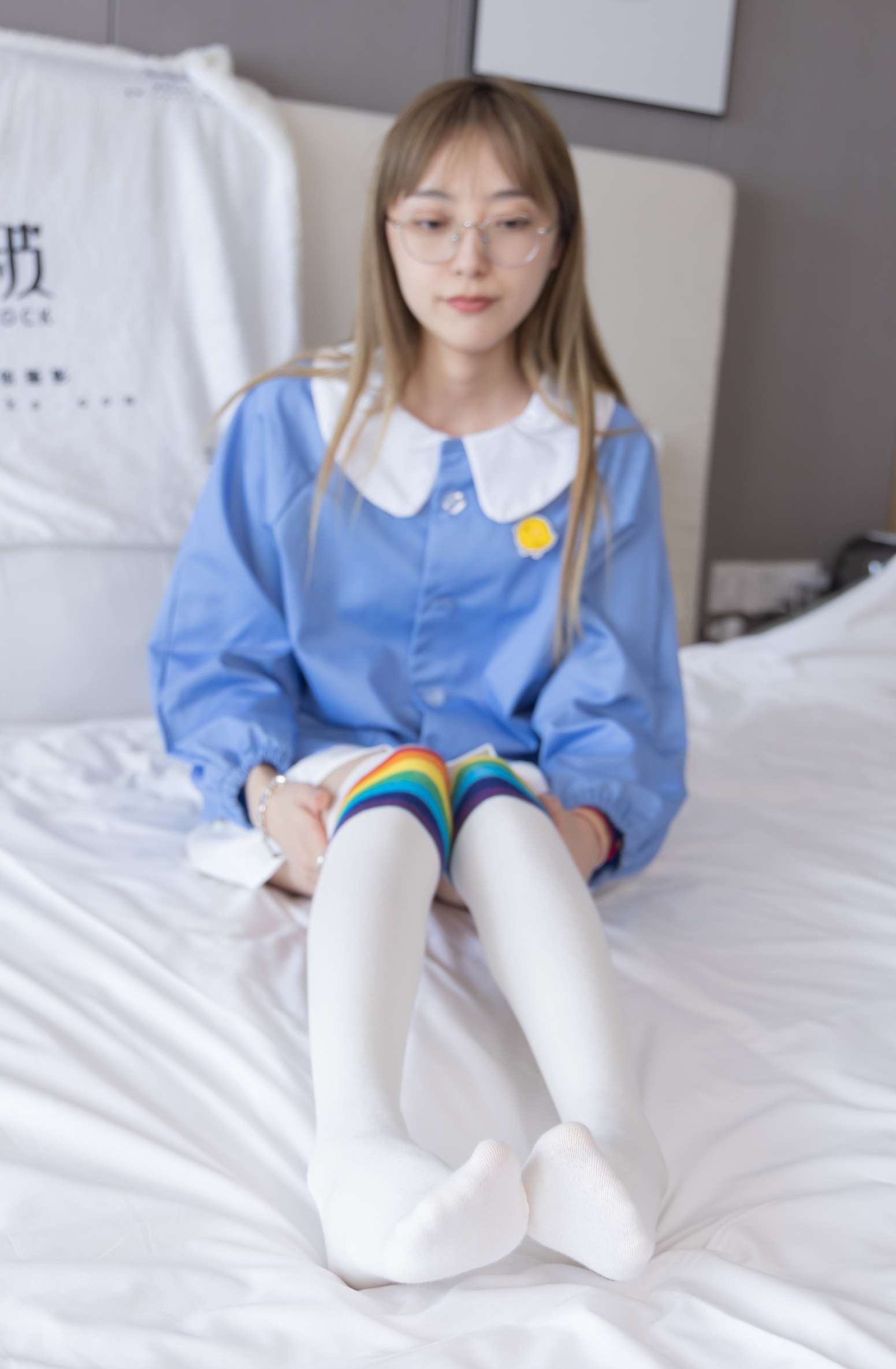 【网盘】[袜啵啵]229期 稚予-板鞋、皮鞋、两双大腿袜