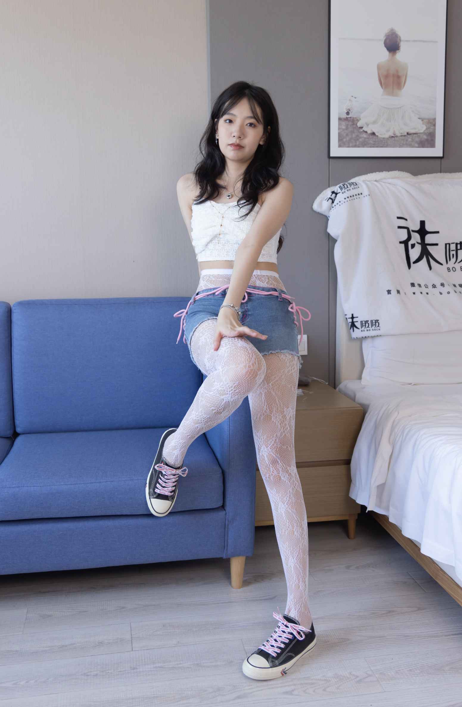 【网盘】[袜啵啵]231期 小甜豆-板鞋、白色蕾丝袜、可拆卸牛仔裤、裤里丝