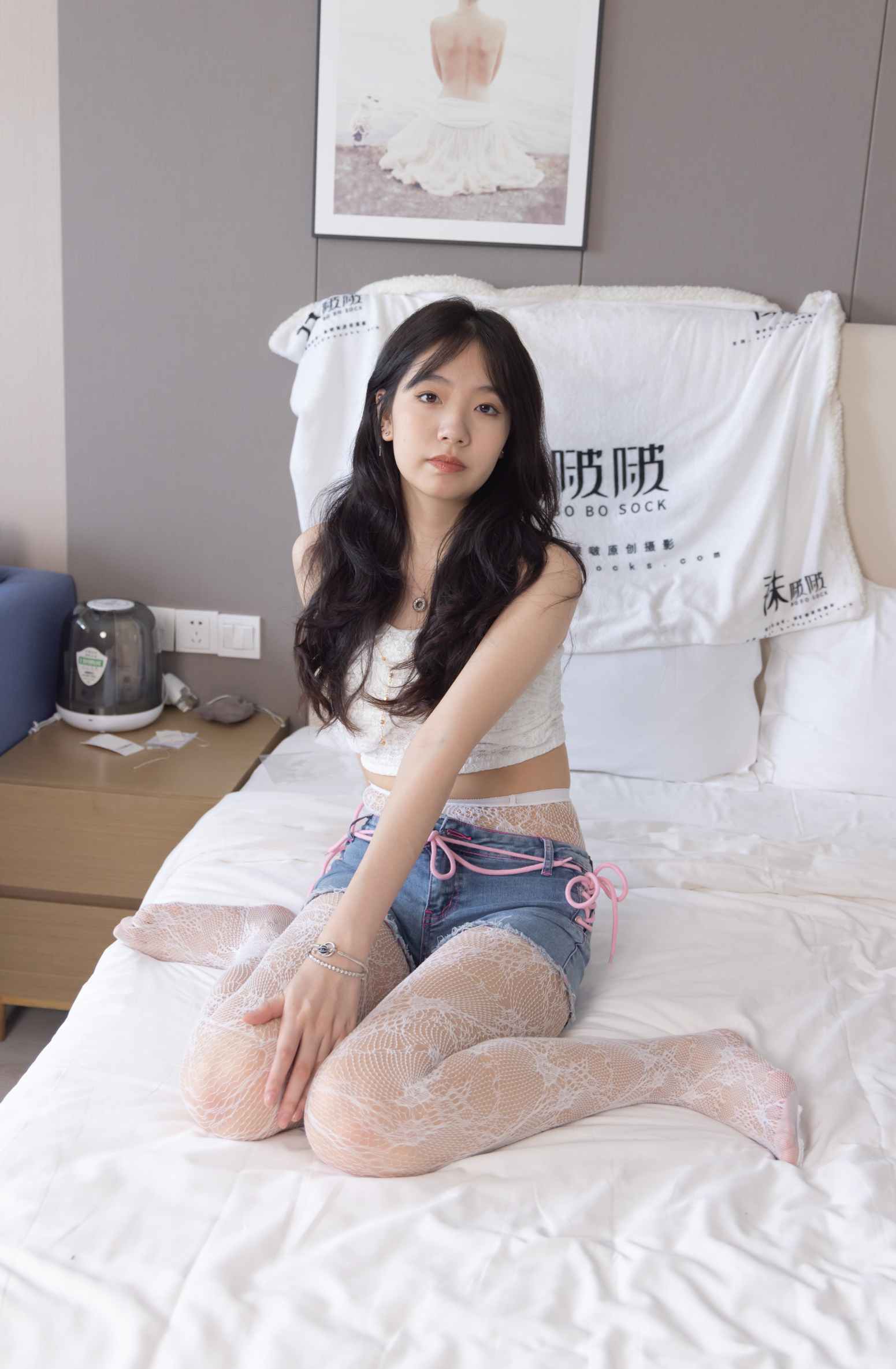 【网盘】[袜啵啵]231期 小甜豆-板鞋、白色蕾丝袜、可拆卸牛仔裤、裤里丝