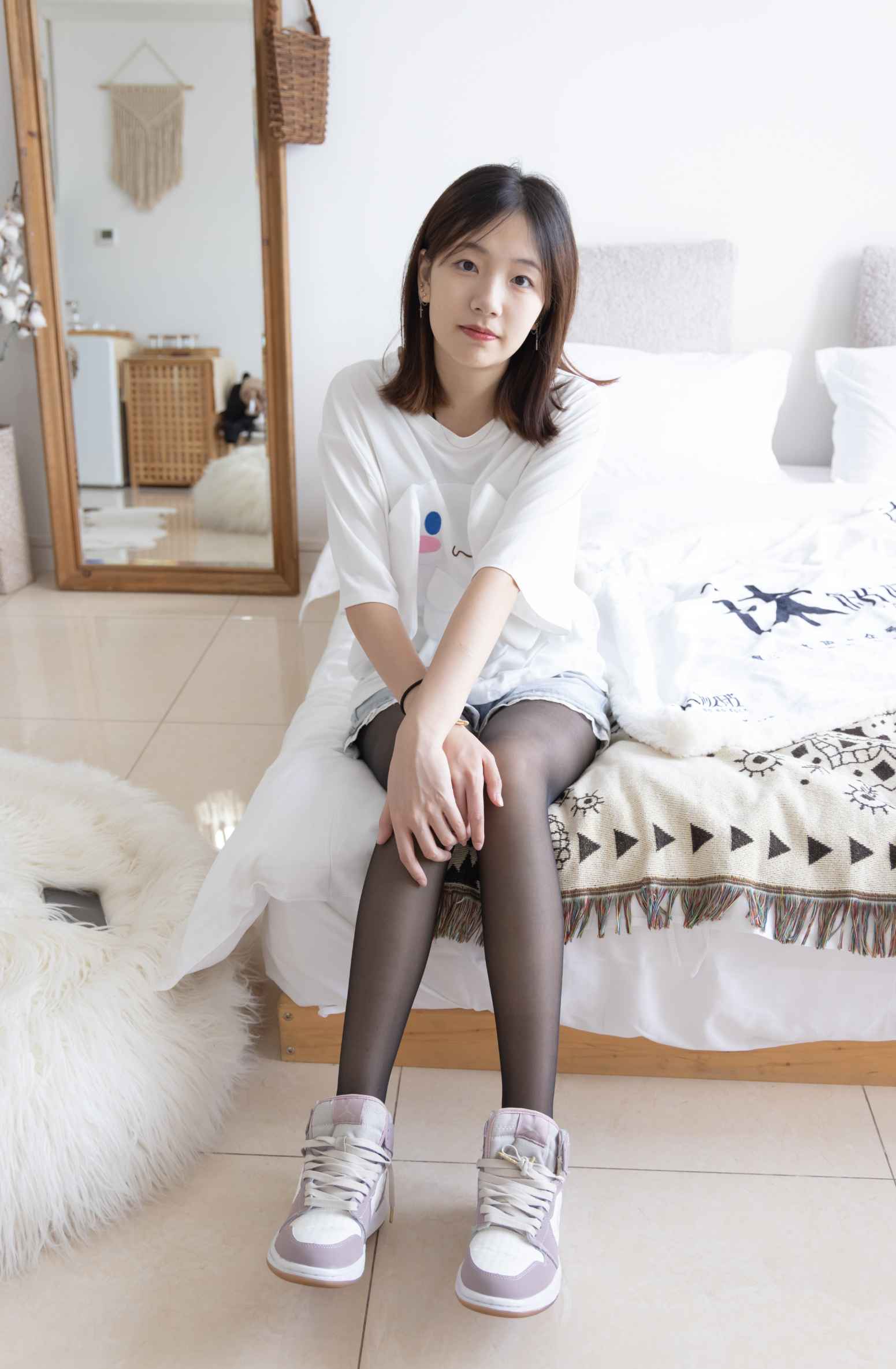 【网盘】[袜啵啵]233期 小甜豆-板鞋、黑丝