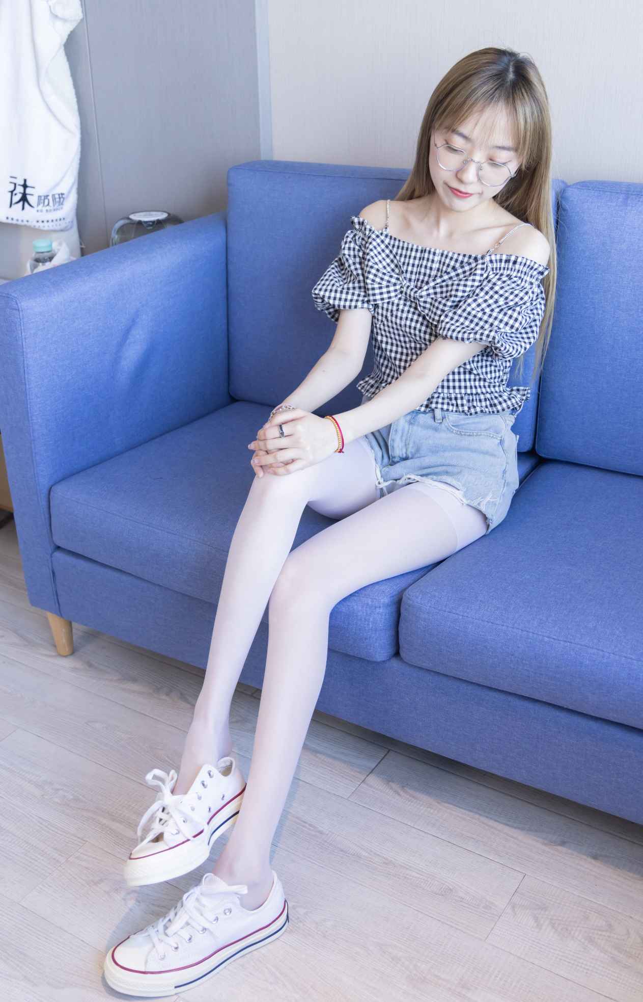 【网盘】[袜啵啵]234期 稚予-板鞋、白丝