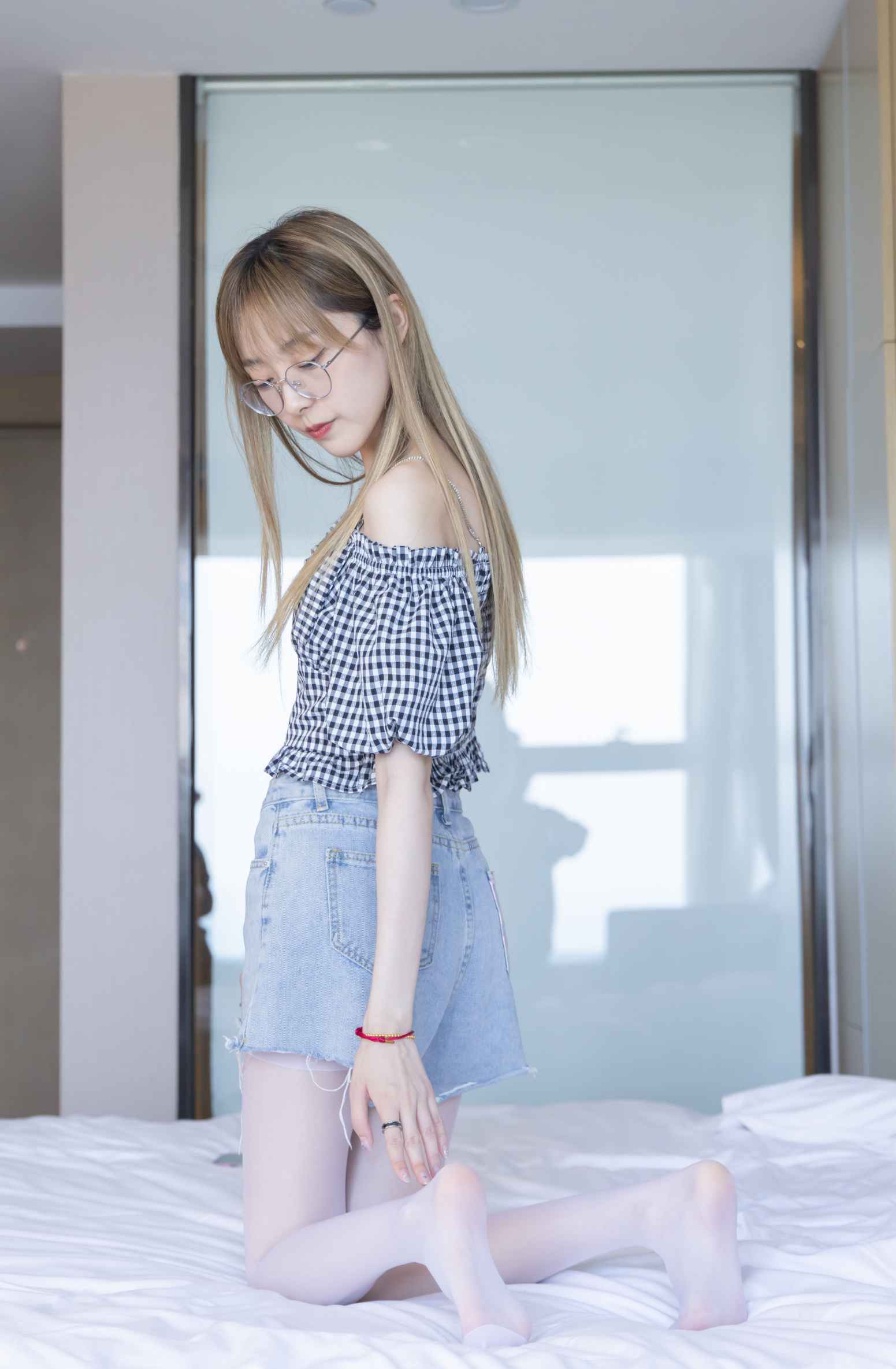 【网盘】[袜啵啵]234期 稚予-板鞋、白丝