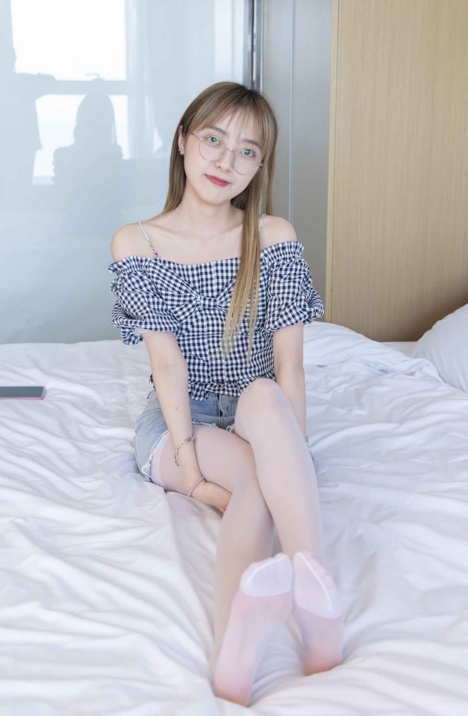 【网盘】[袜啵啵]234期 稚予-板鞋、白丝