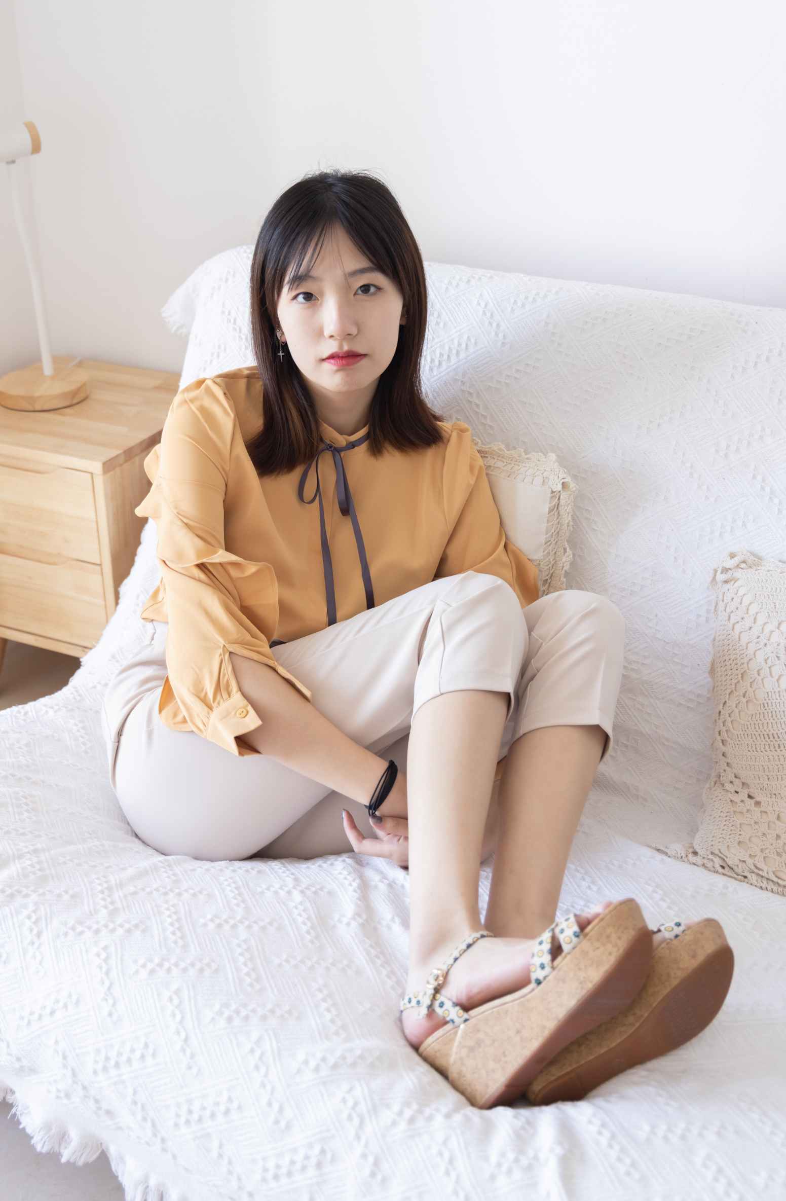 【网盘】[袜啵啵]240期 小甜豆-三双高跟鞋、肉丝、裸足