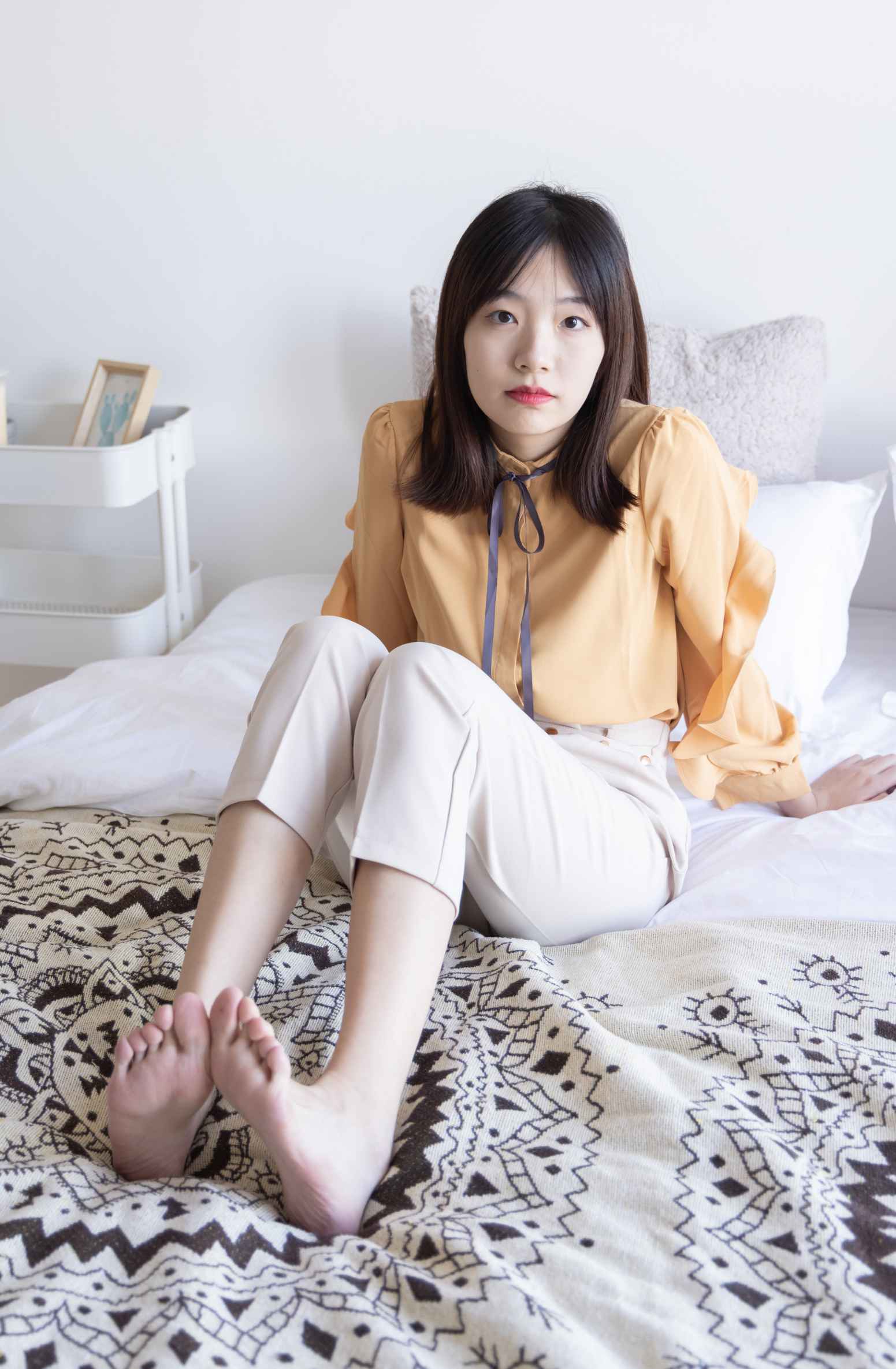 【网盘】[袜啵啵]240期 小甜豆-三双高跟鞋、肉丝、裸足