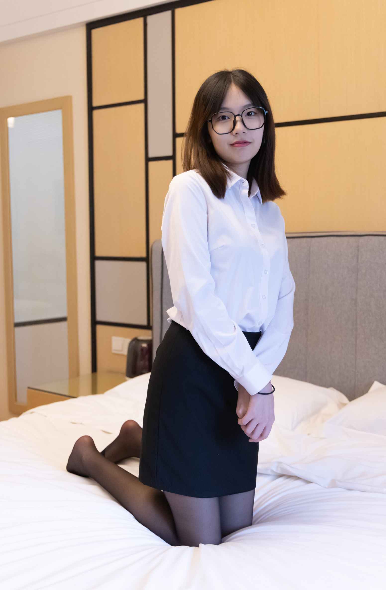 【网盘】[袜啵啵]244期 小甜豆-高跟鞋、黑丝、ol制服