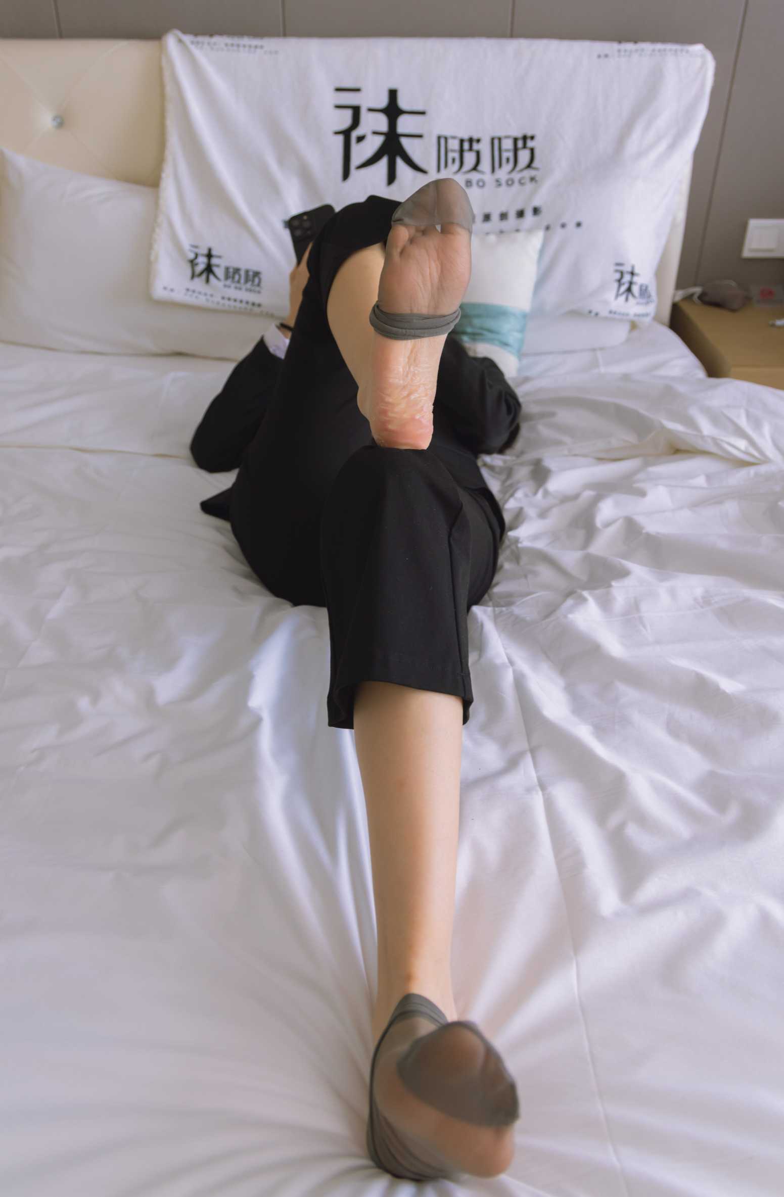 【网盘】[袜啵啵]245期 小甜豆-高跟鞋、短灰丝