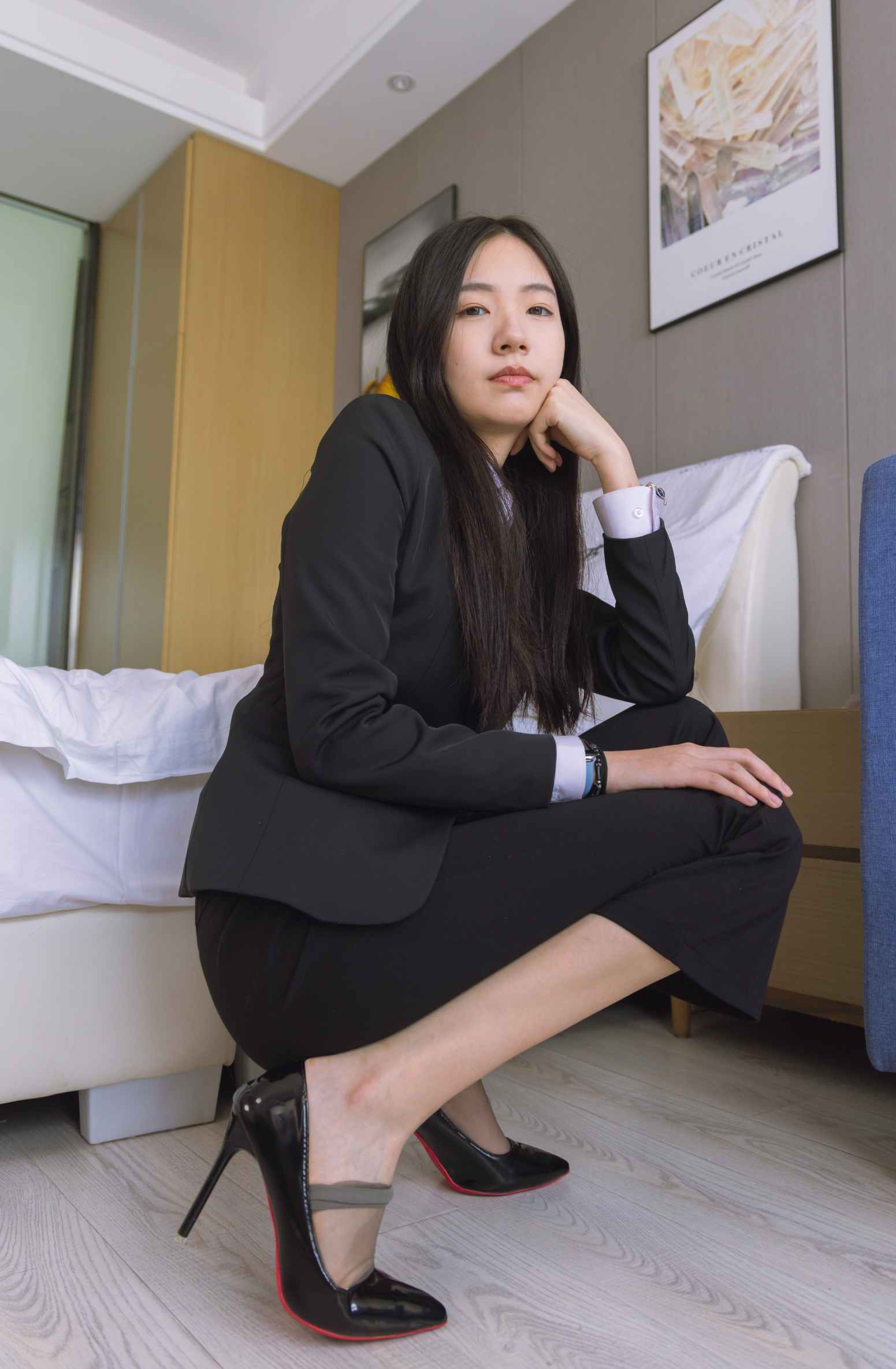 【网盘】[袜啵啵]245期 小甜豆-高跟鞋、短灰丝