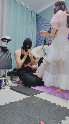 【网盘】【黑桃S】丝袜绑手-和闺蜜一起狠揍弟弟 bf6298