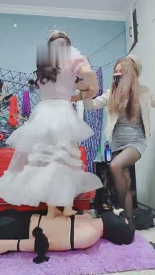 【网盘】【黑桃S】丝袜绑手-和闺蜜一起狠揍弟弟 bf6298