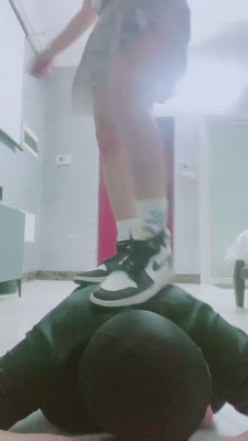 【网盘】【小劳拉】AJ+JK大二学妹的晚自习 bf6437