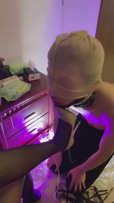 【网盘】【杭州冰琳】小姐妹来拜访正好碰到我在玩贱货 bf6865