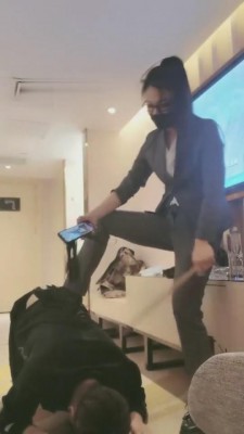 【网盘】【小蚂蚁女王】职业装-白领驯化员工做人形犬-下贱狗奴 bf7082