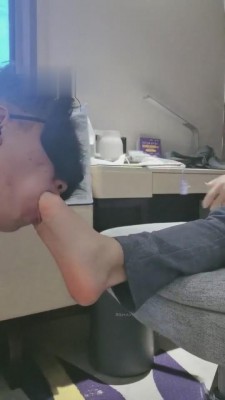 【网盘】【小蚂蚁女王】职业装-白领驯化员工做人形犬-下贱狗奴 bf7082