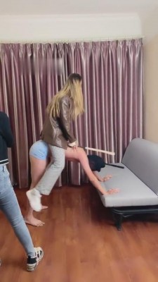 【网盘】【二宝】双S重度长鞭/坐脸窒息鞭打混合双打【双视角版】 bf7156