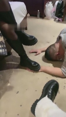 【网盘】【小痴大人】开发穿皮靴的素人一起虐【上】 bf7180