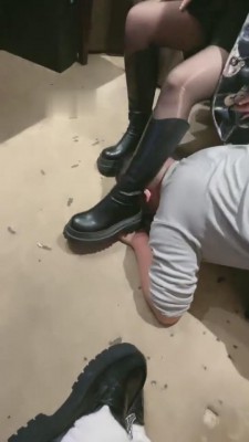 【网盘】【小痴大人】开发穿皮靴的素人一起虐【下】 bf7183