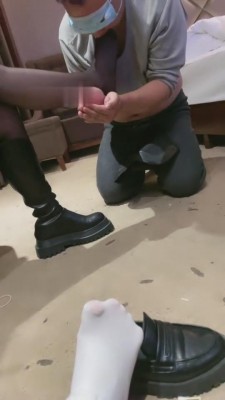 【网盘】【小痴大人】开发穿皮靴的素人一起虐【下】 bf7183