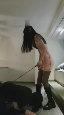 【网盘】【上海潮汐】凶狠调教-踢裆踩踏马鞭 bf7230